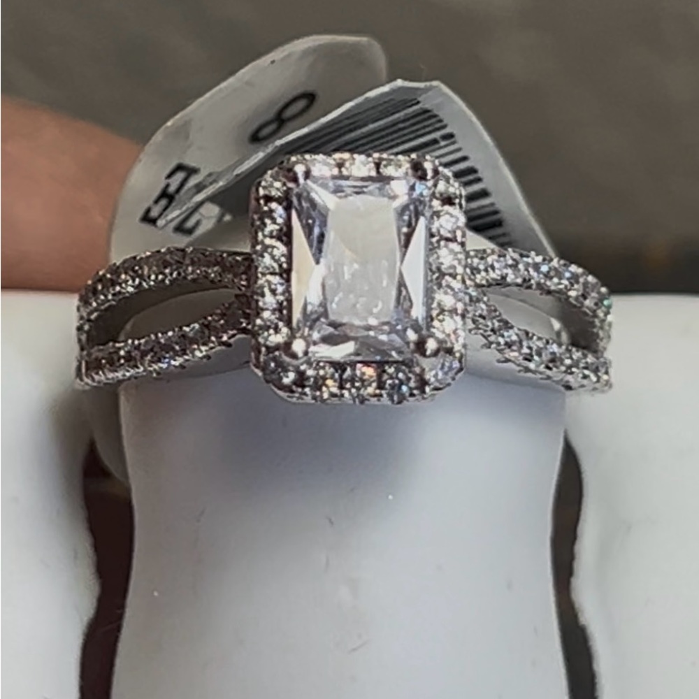 Genuine 925 sterling silver beautiful ring size 8 NWT